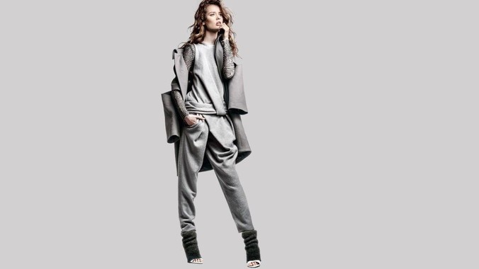 「牛奶湖」游客排队接奶，当地表示可以放心喝，是否符合食品安全标准？此营销行为对当地牧业是否有宣传作用？